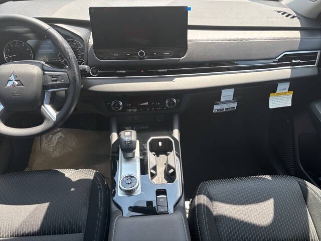 2025 Mitsubishi Outlander ES