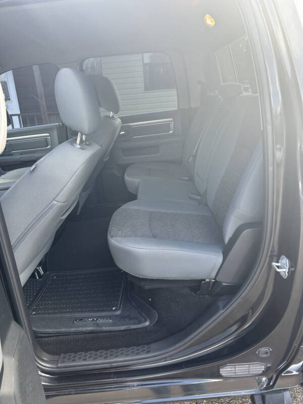 2017 RAM 1500 SLT
