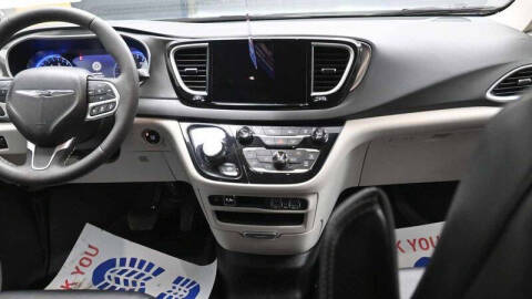 2024 Chrysler Pacifica Touring L