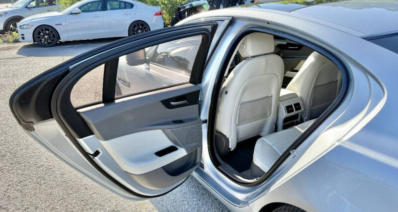 2017 Jaguar XE 35t Prestige