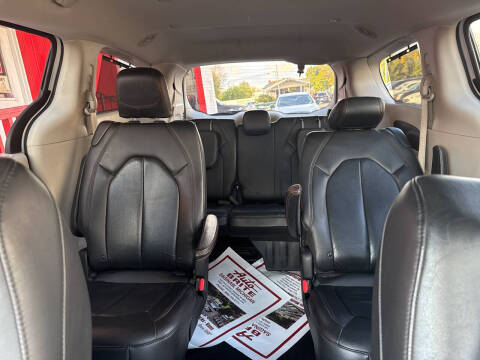 2017 Chrysler Pacifica Touring-L