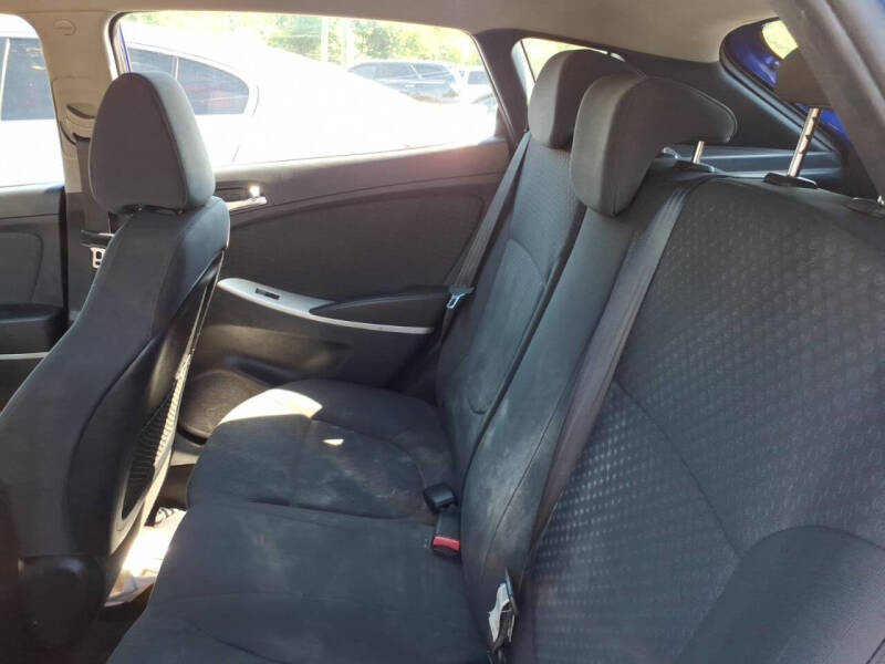 2012 Hyundai Accent SE