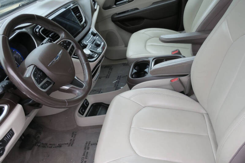 2017 Chrysler Pacifica Touring-L