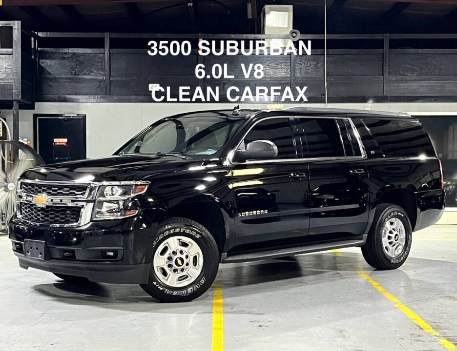 2016 Chevrolet Suburban LS's photo