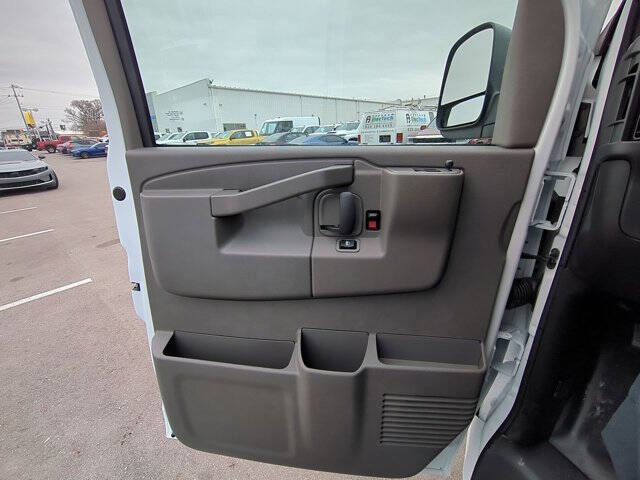 2025 Chevrolet Express 2500