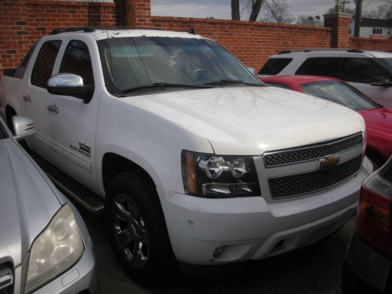 2011 Chevrolet Avalanche LS