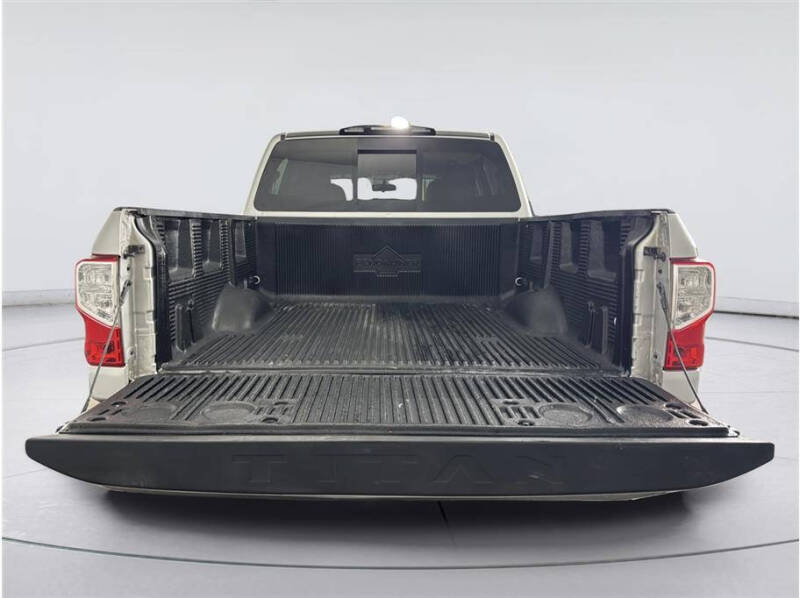 2017 Nissan Titan SV