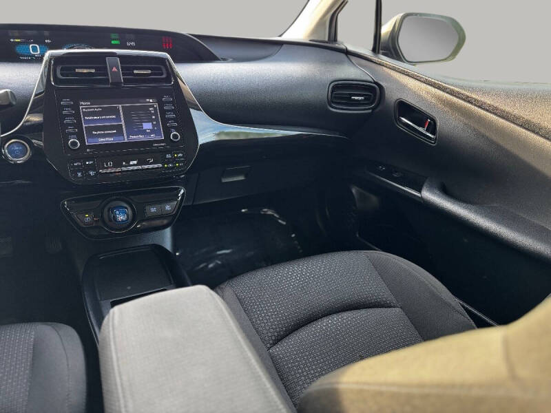 2021 Toyota Prius LE