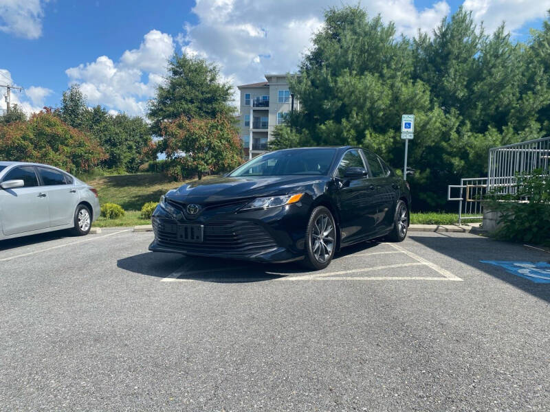 2020 Toyota Camry SE photo 2