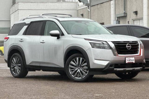 2025 Nissan Pathfinder SL