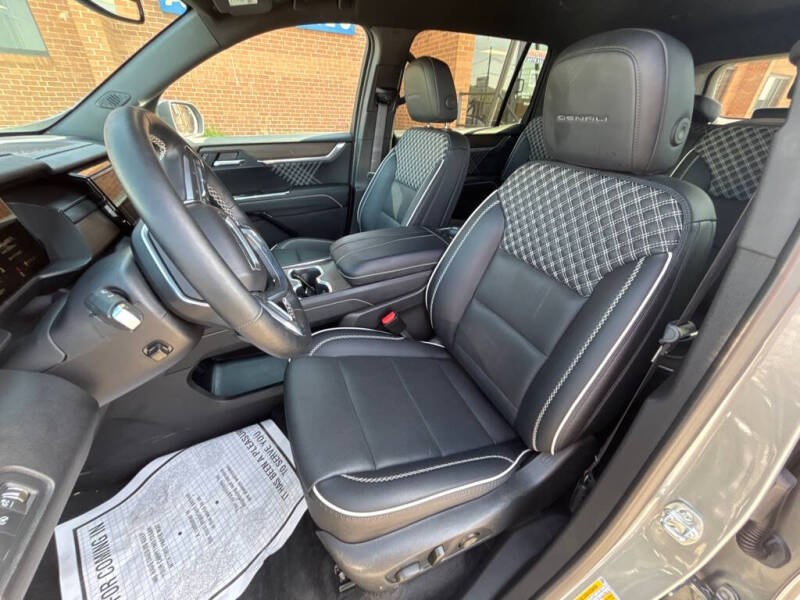 2025 GMC Acadia Denali