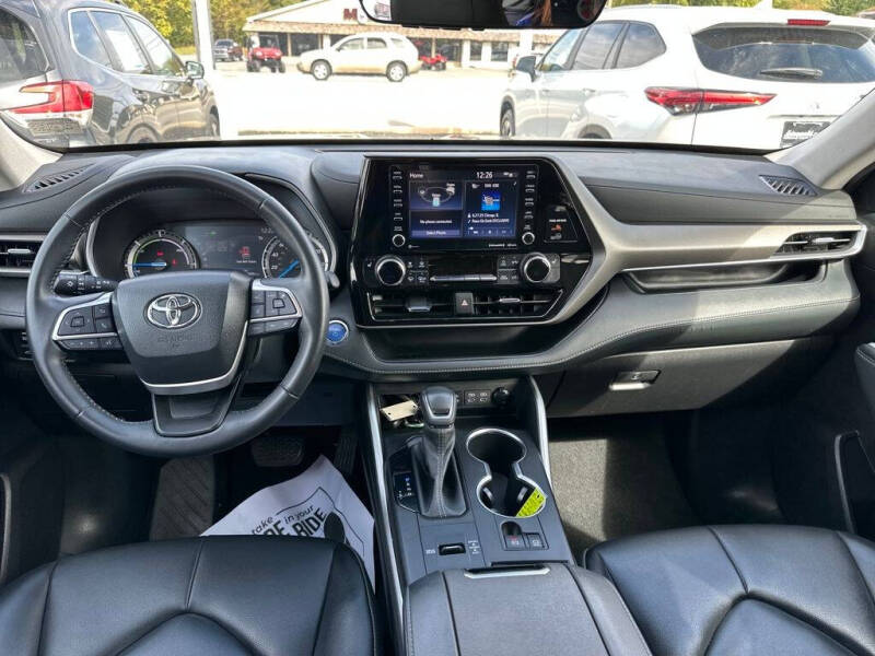 2022 Toyota Highlander Hybrid XLE