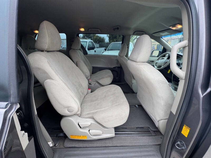 2013 Toyota Sienna L 7-Passenger