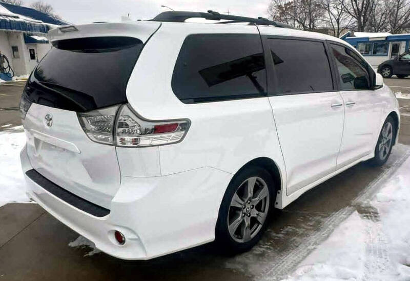 2018 Toyota Sienna SE Premium 8-Passenger
