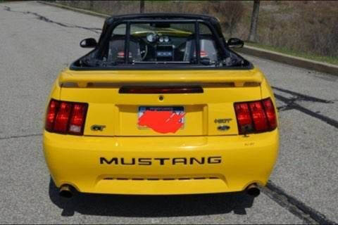 2004 Ford Mustang GT Deluxe
