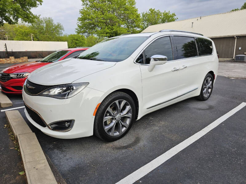 2018 Chrysler Pacifica for sale at Southeast Classics LLC in Decatur AL