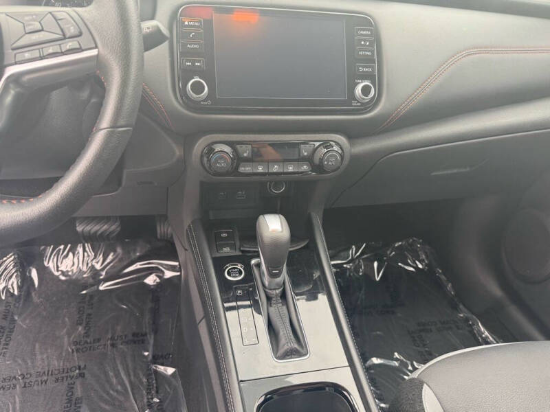 2023 Nissan Kicks SR