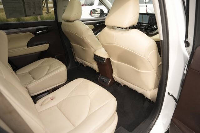 2022 Toyota Highlander Platinum