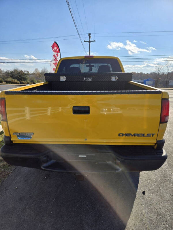 2003 Chevrolet S-10 LS photo 5