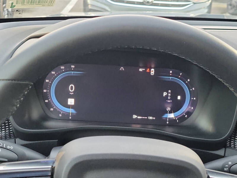 2023 Volvo XC40 B5 Plus Dark Theme