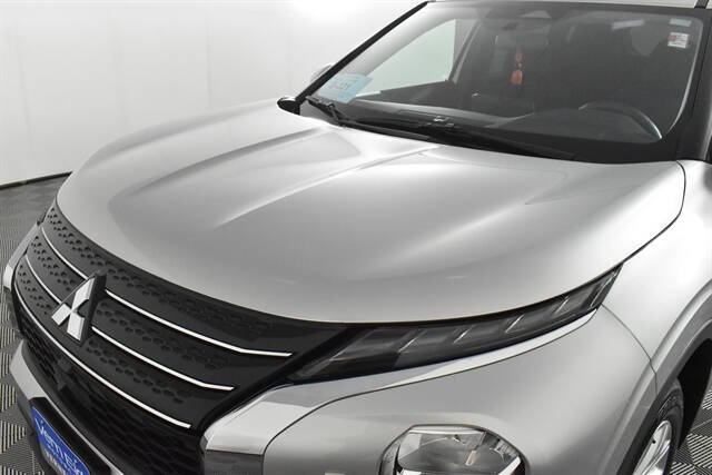 2024 Mitsubishi Outlander ES