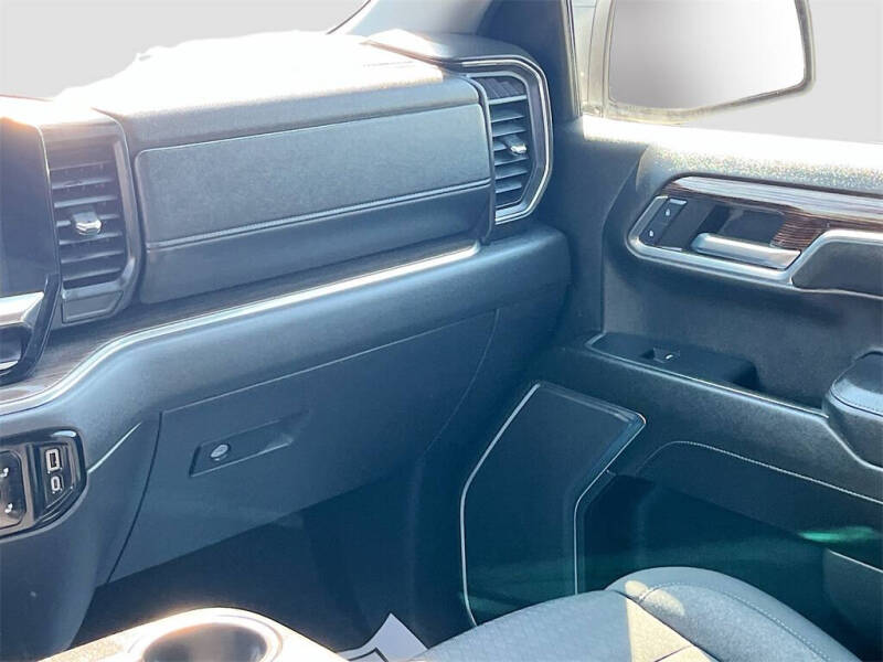 2024 GMC Sierra 1500 Elevation Standard