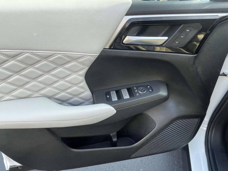 2024 Mitsubishi Outlander SEL