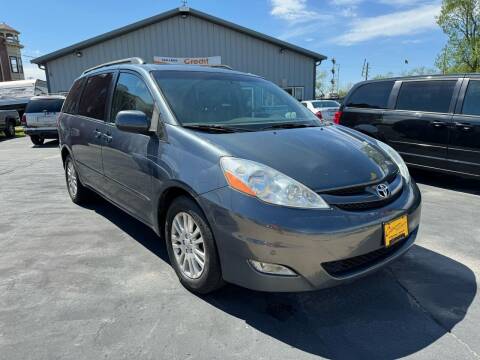2010 Toyota Sienna for sale at COMPTON MOTORS LLC in Sturtevant WI