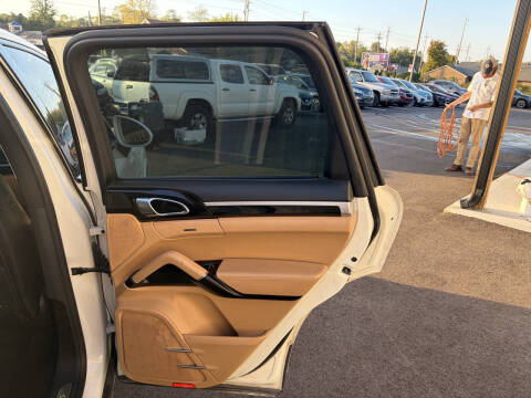 2017 Porsche Cayenne S E-Hybrid Platinum Edition