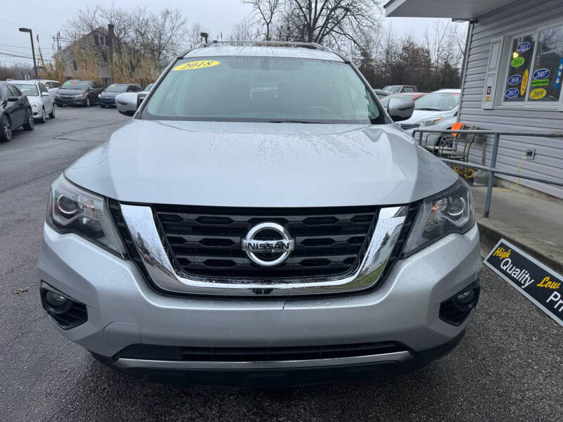 2018 Nissan Pathfinder SV photo 3