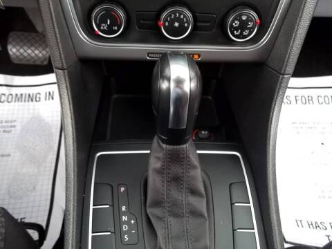 2014 Volkswagen Passat 1.8T S PZEV