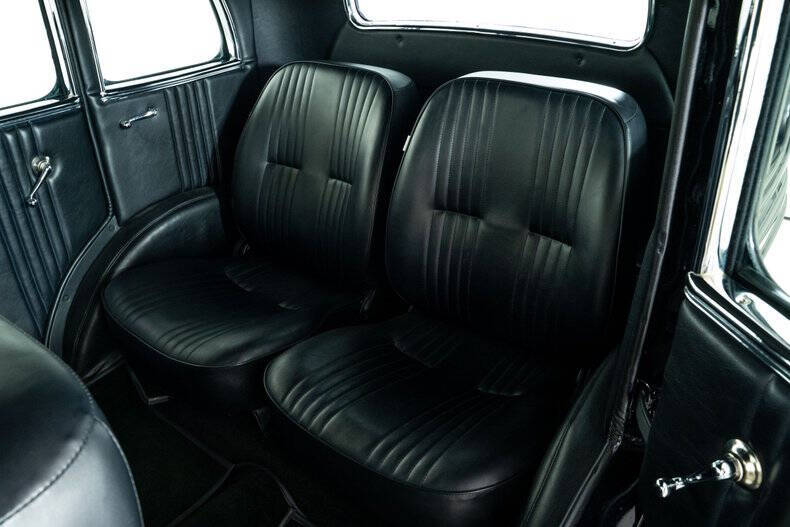 1933 Ford Super Deluxe