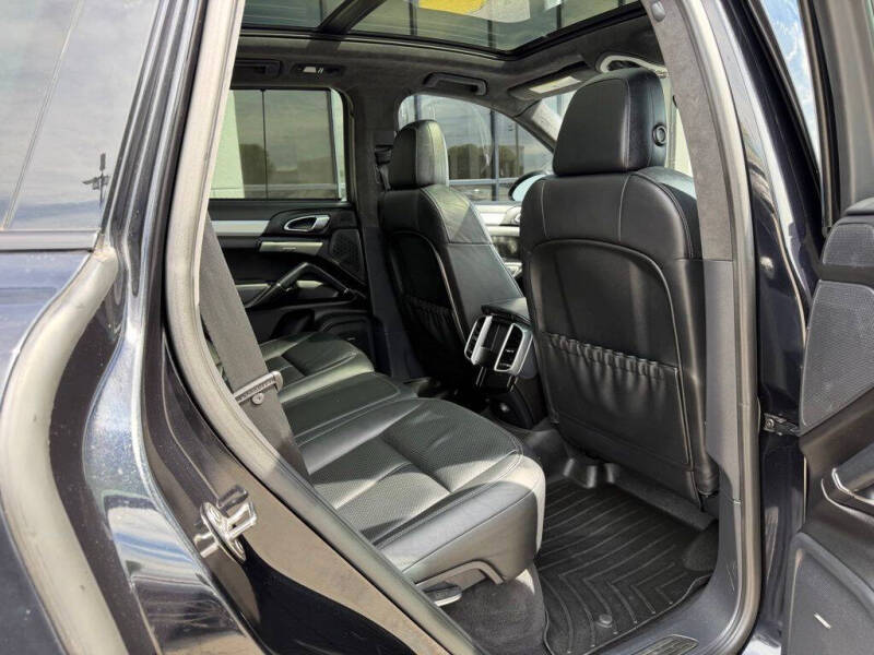 2013 Porsche Cayenne GTS