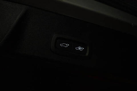 2023 Volvo XC40 B4 Ultimate Dark Theme