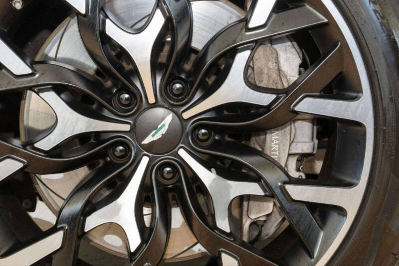 2024 Aston Martin DBX