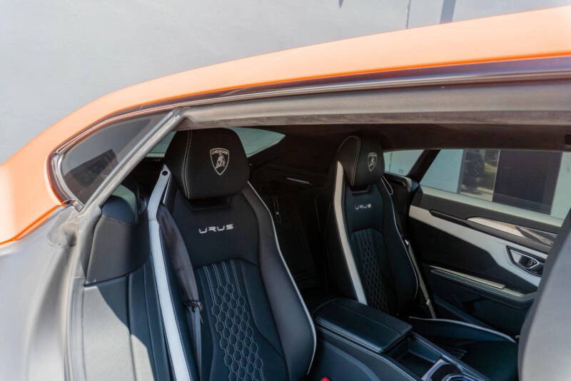 2023 Lamborghini Urus S