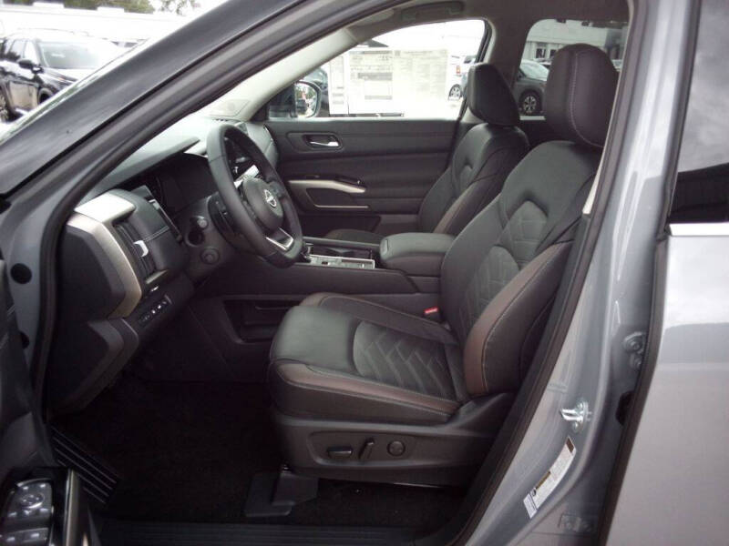 2025 Nissan Pathfinder Platinum