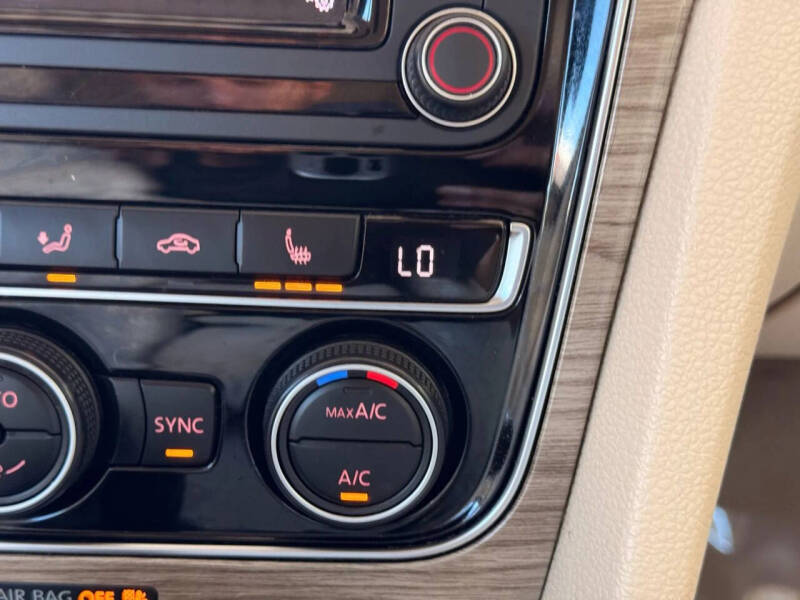 2018 Volkswagen Passat 2.0T SEL Premium