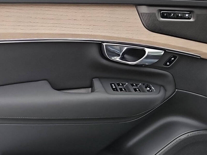 2025 Volvo XC90 B6 Plus Bright Theme 7P