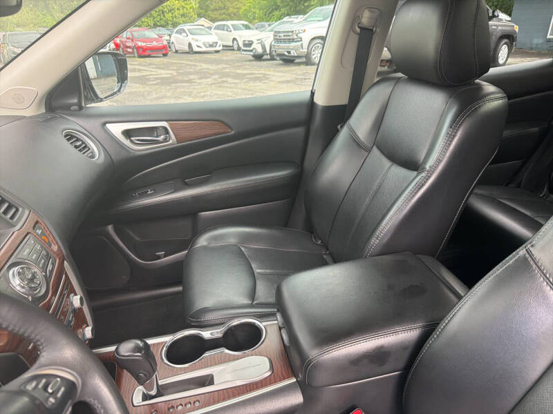 2017 Nissan Pathfinder Platinum