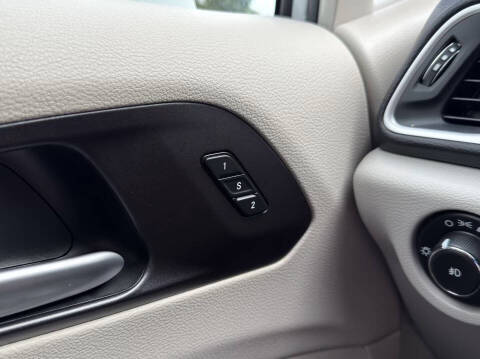 2020 Chrysler Pacifica Touring L
