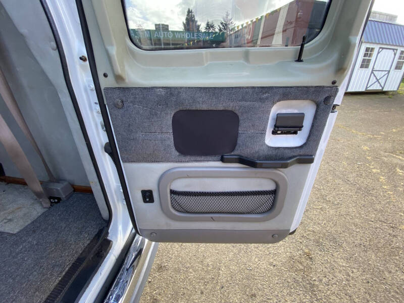 2004 Ford E-Series E-250 SD