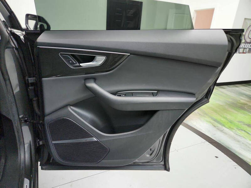 2019 Audi Q8 quattro Premium Plus 55 TFSI