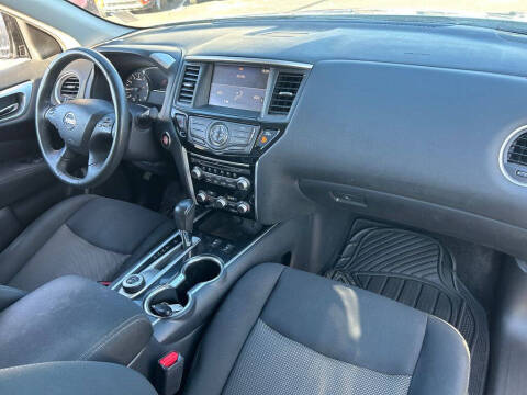 2017 Nissan Pathfinder SV