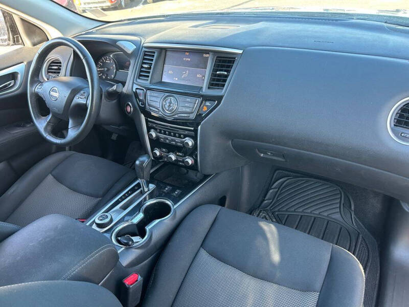 2017 Nissan Pathfinder SV