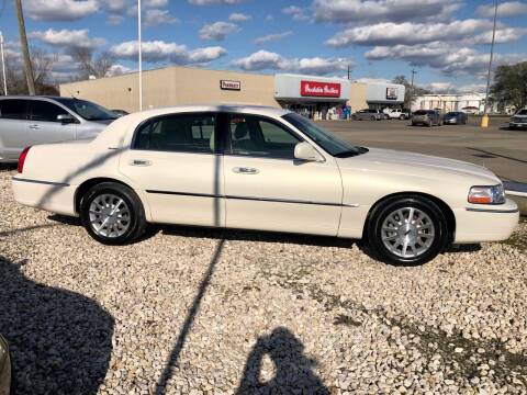 2007 Lincoln Town Car for sale at KEATING MOTORS LLC in Sour Lake TX