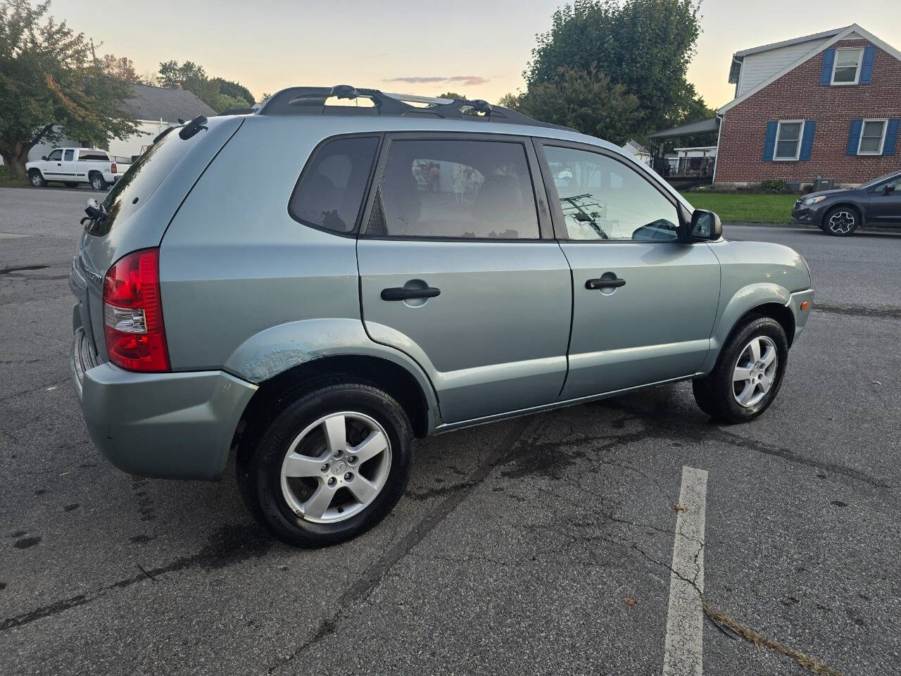 2005 Hyundai TUCSON for sale at QUEENSGATE AUTO SALES in York, PA