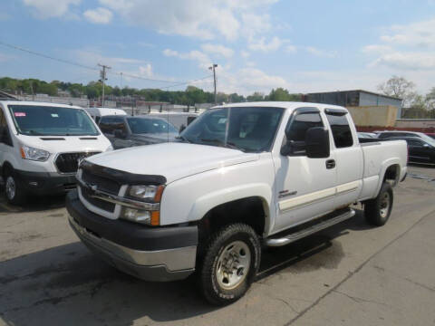 2004 Chevrolet Silverado 2500HD for sale at Saw Mill Auto in Yonkers NY