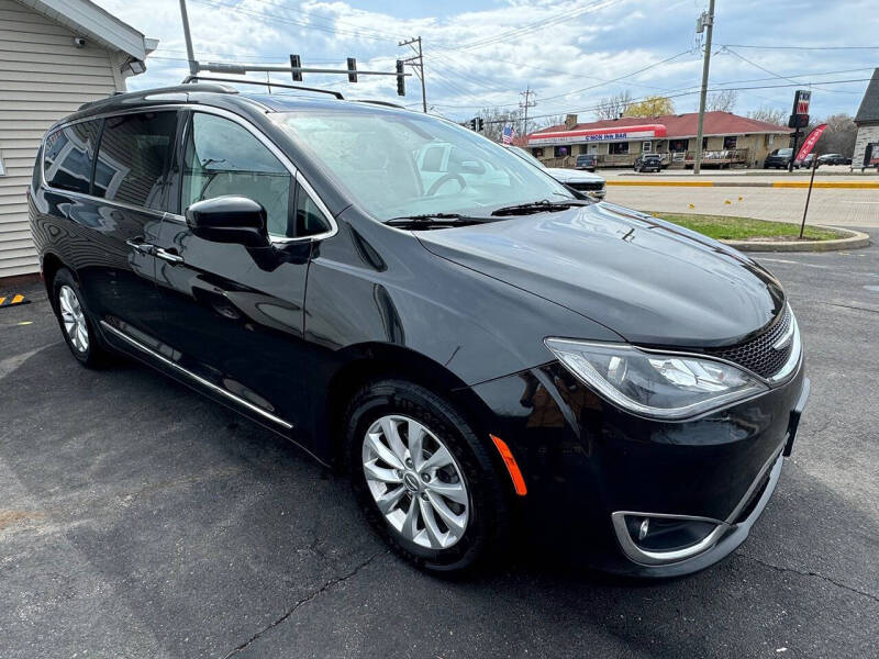 2017 Chrysler Pacifica Touring-L