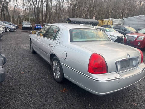 2005 Lincoln Town Car Signature Limited